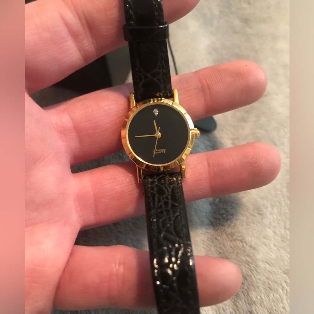 Womens diamond quartz watch